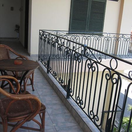 Gorgona Apartment Milina Bagian luar foto