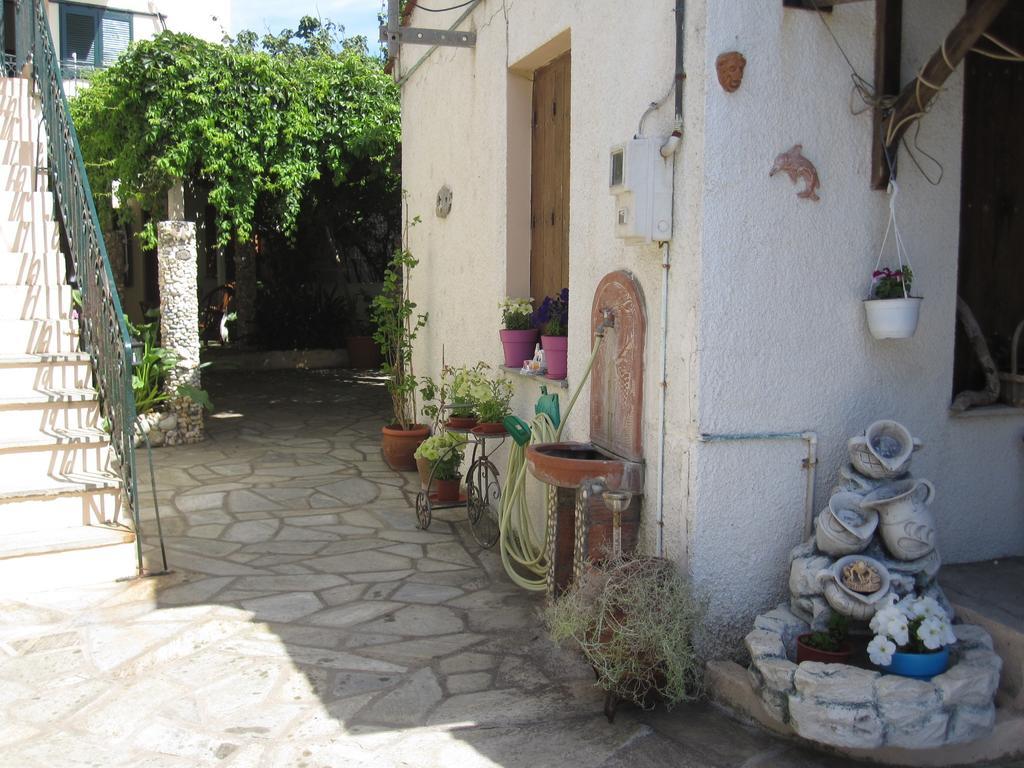 Gorgona Apartment Milina Bagian luar foto