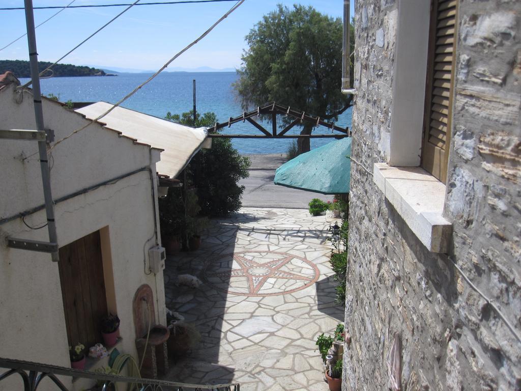 Gorgona Apartment Milina Bagian luar foto